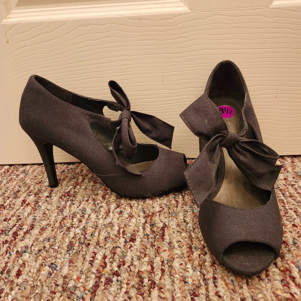 2 Pairs of Heels - Nude and Gray, size 8.5